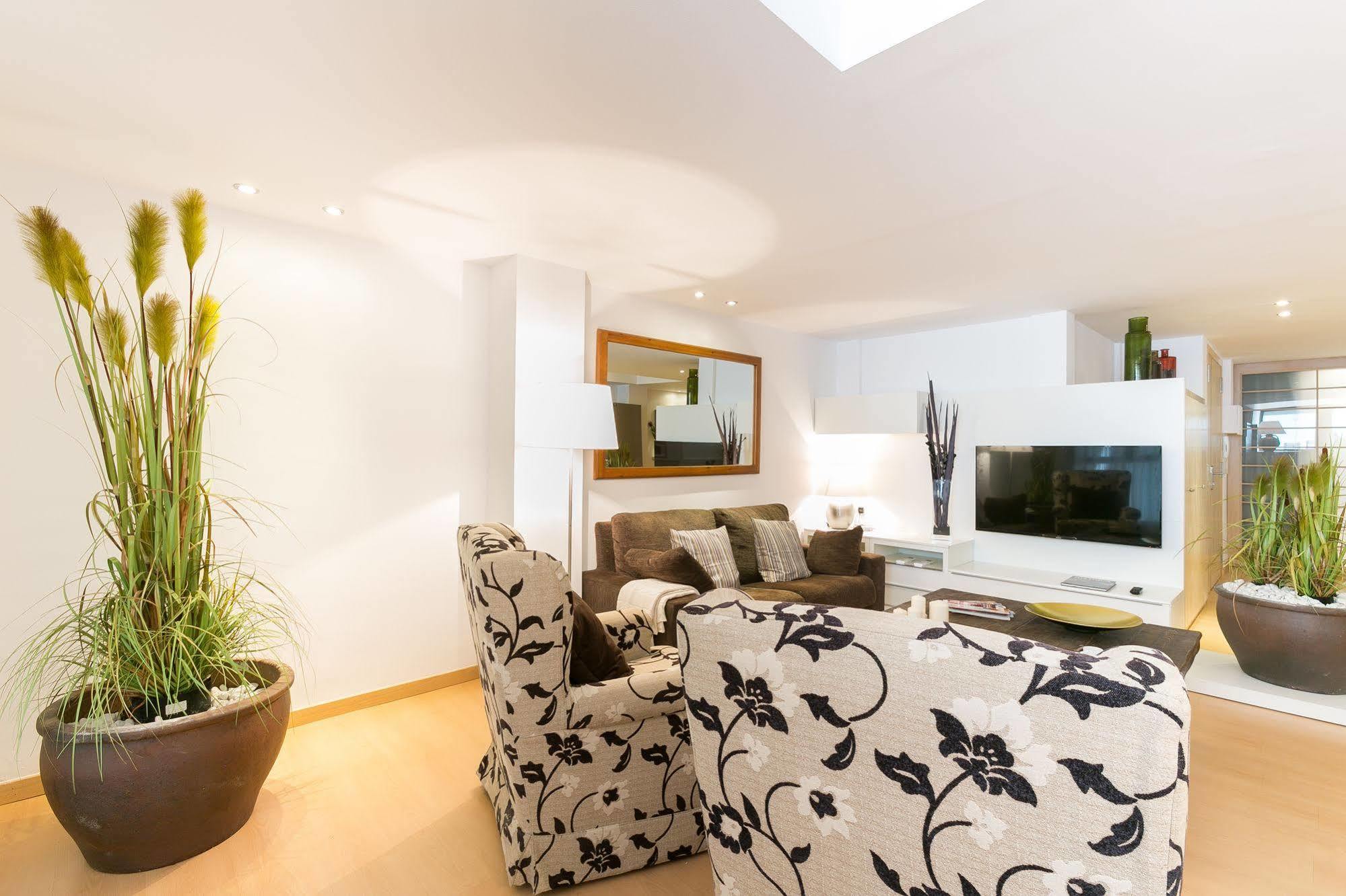 Serennia Cest Apartamentos Arc De Triomf Барселона Екстер'єр фото