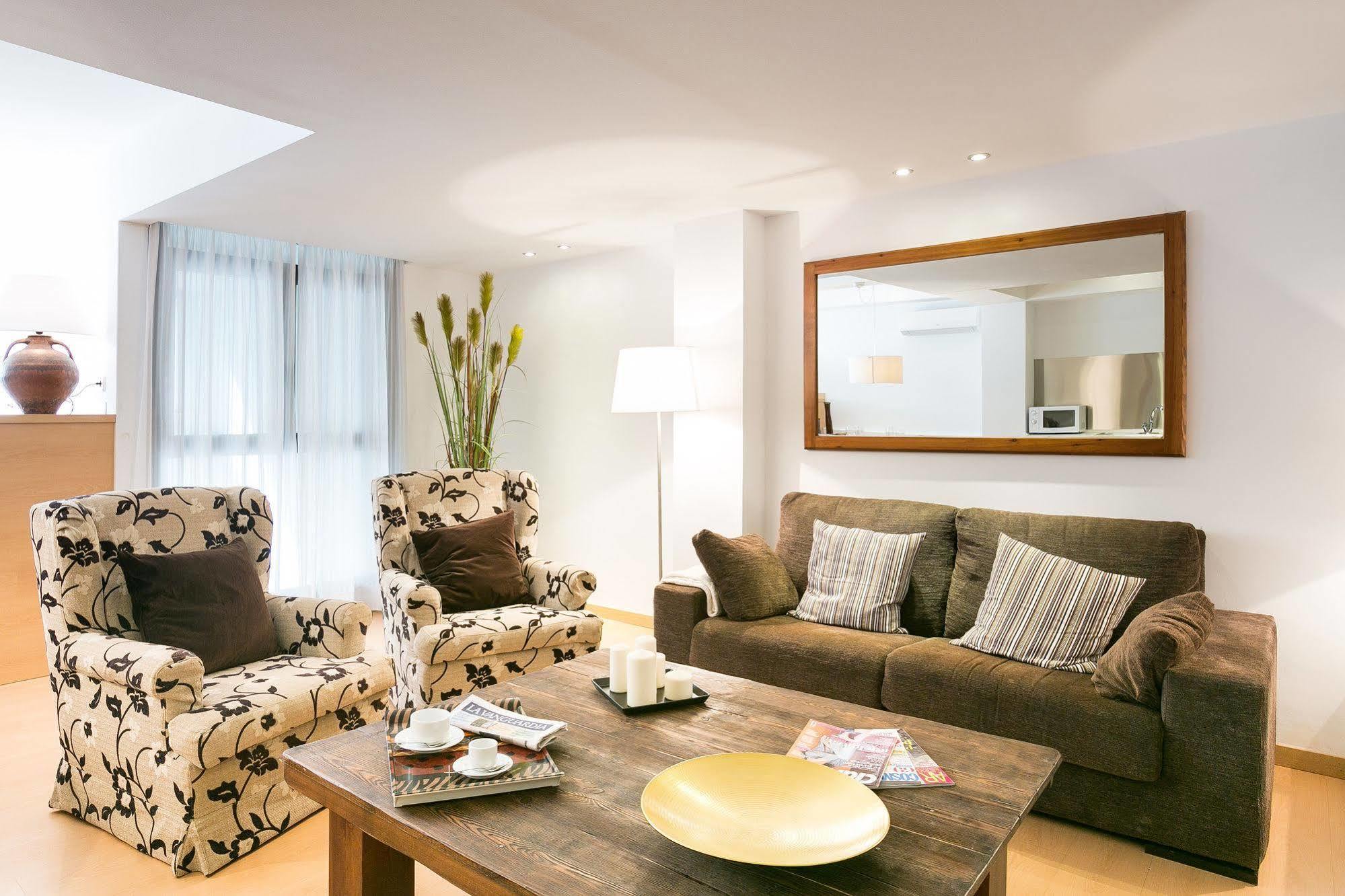 Serennia Cest Apartamentos Arc De Triomf Барселона Екстер'єр фото