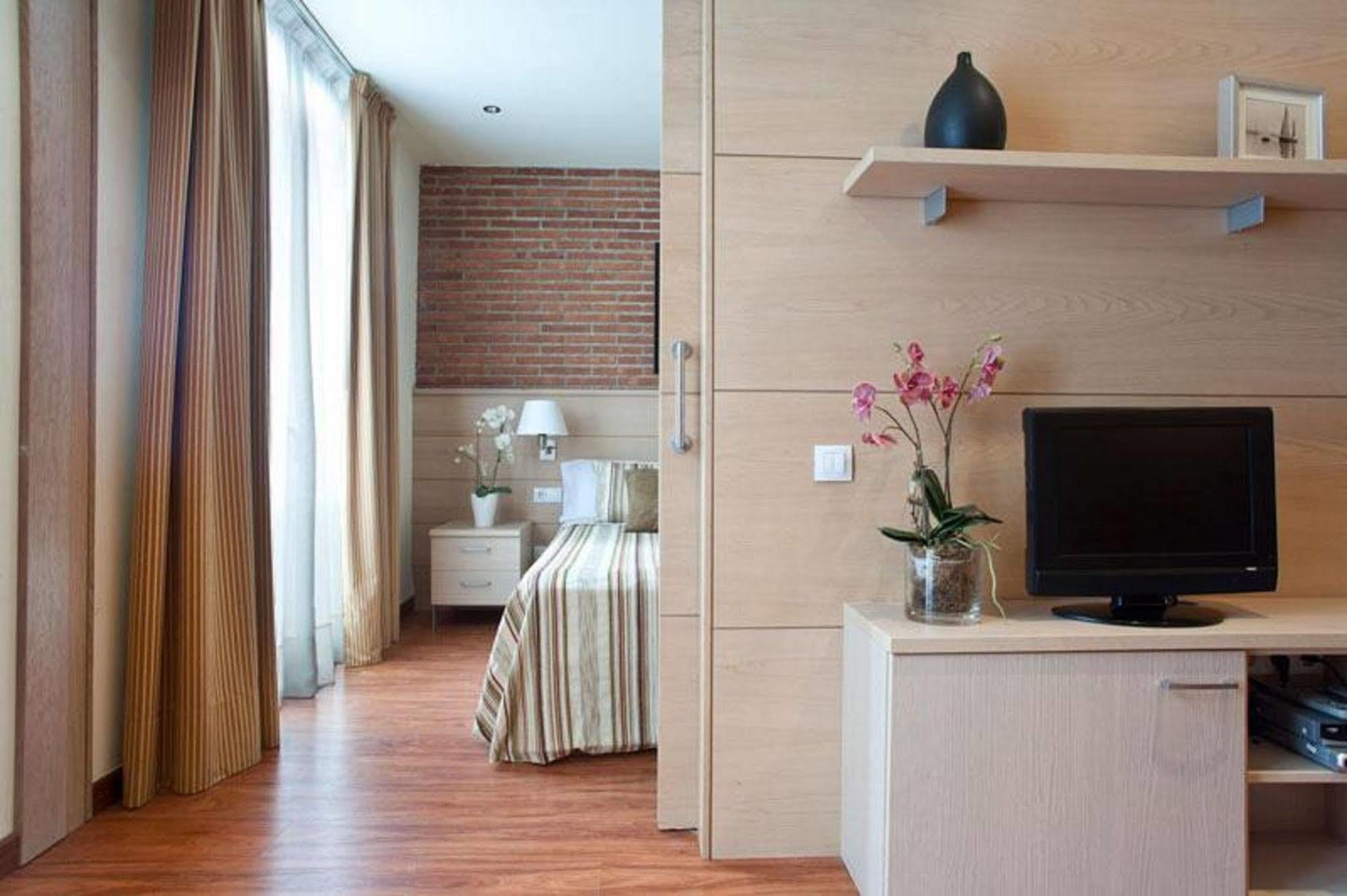 Serennia Cest Apartamentos Arc De Triomf Барселона Екстер'єр фото