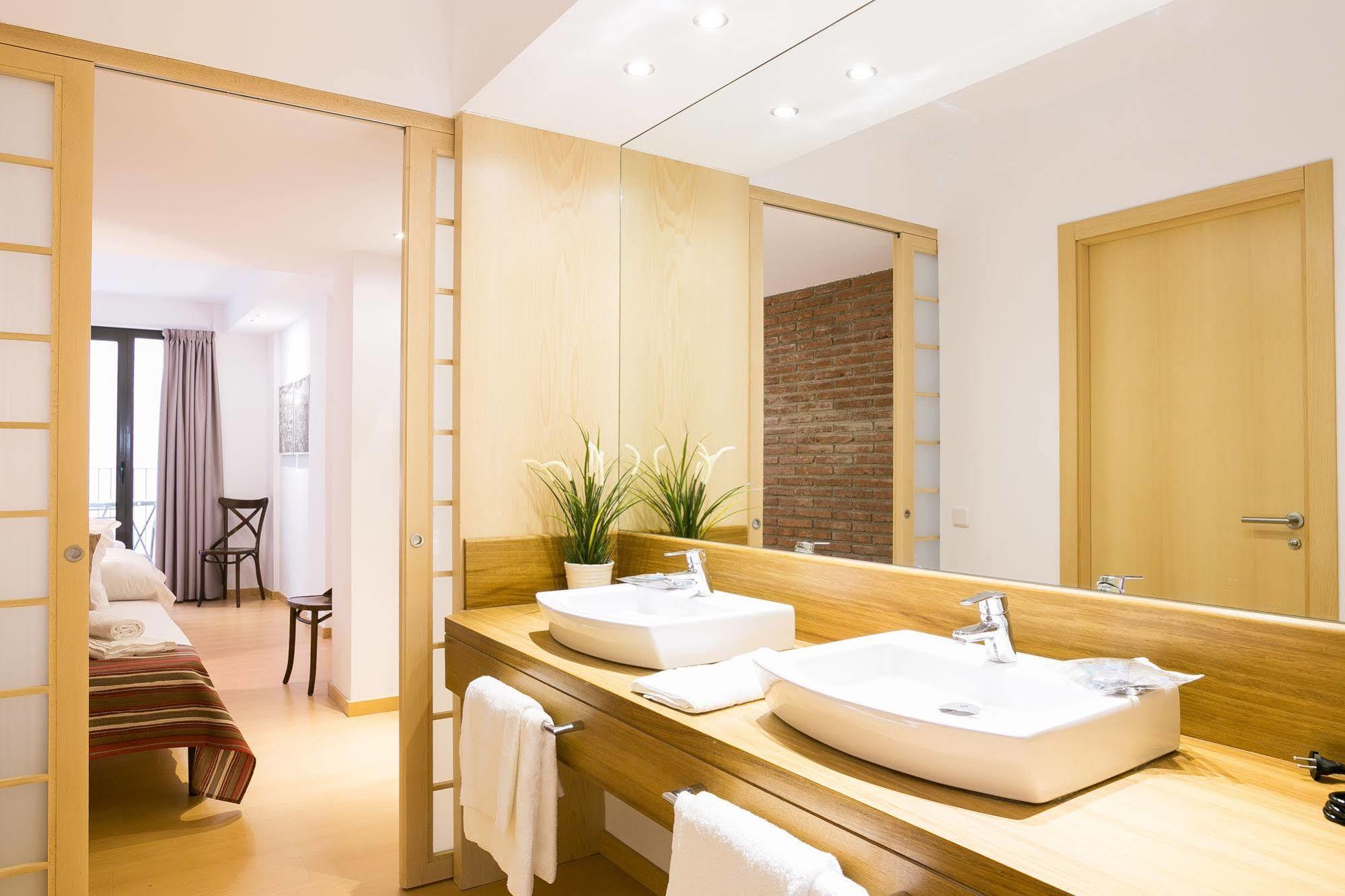 Serennia Cest Apartamentos Arc De Triomf Барселона Екстер'єр фото