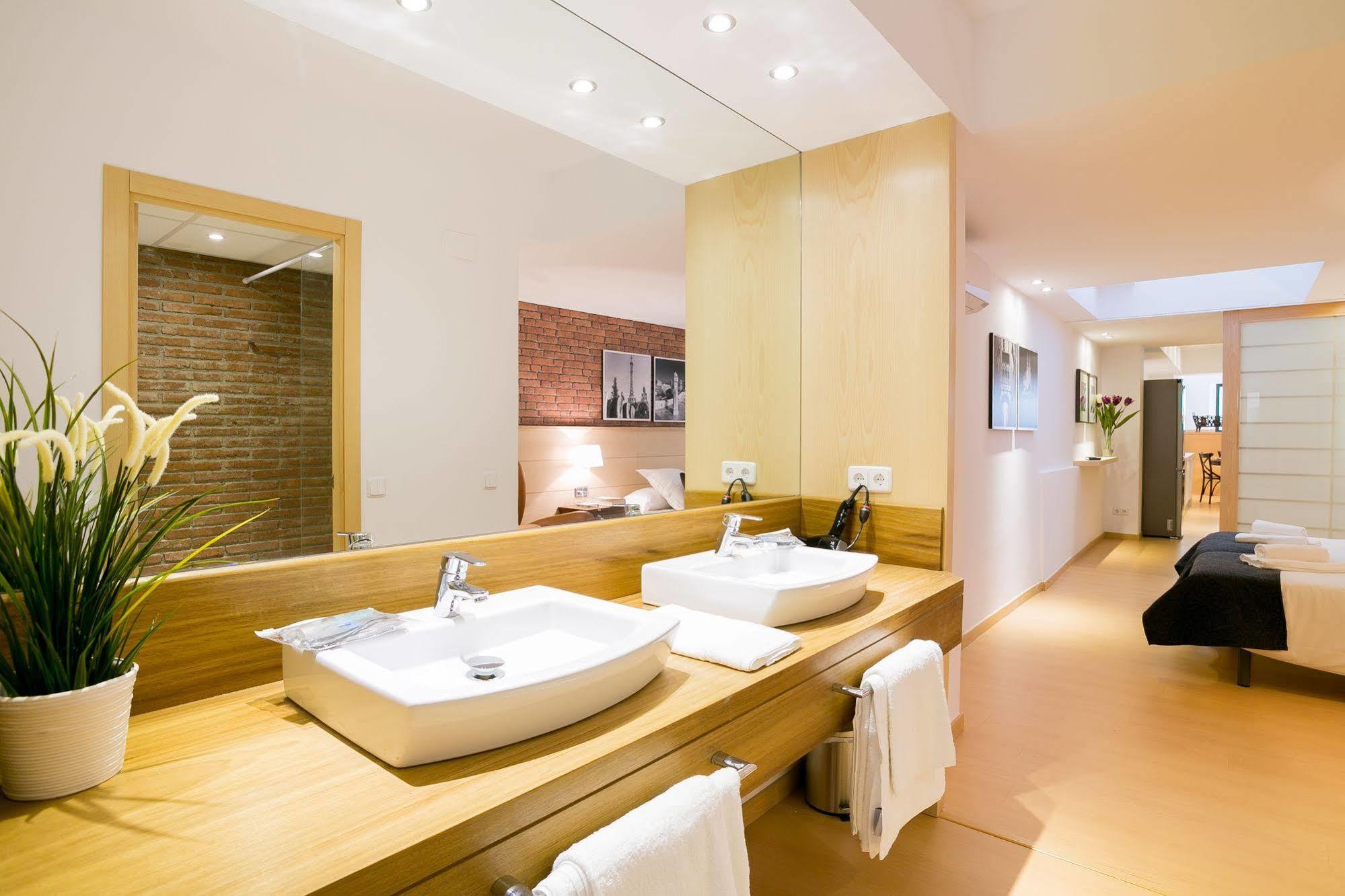 Serennia Cest Apartamentos Arc De Triomf Барселона Екстер'єр фото