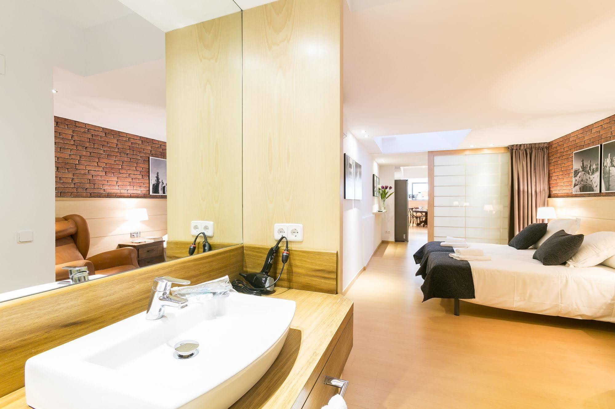 Serennia Cest Apartamentos Arc De Triomf Барселона Екстер'єр фото